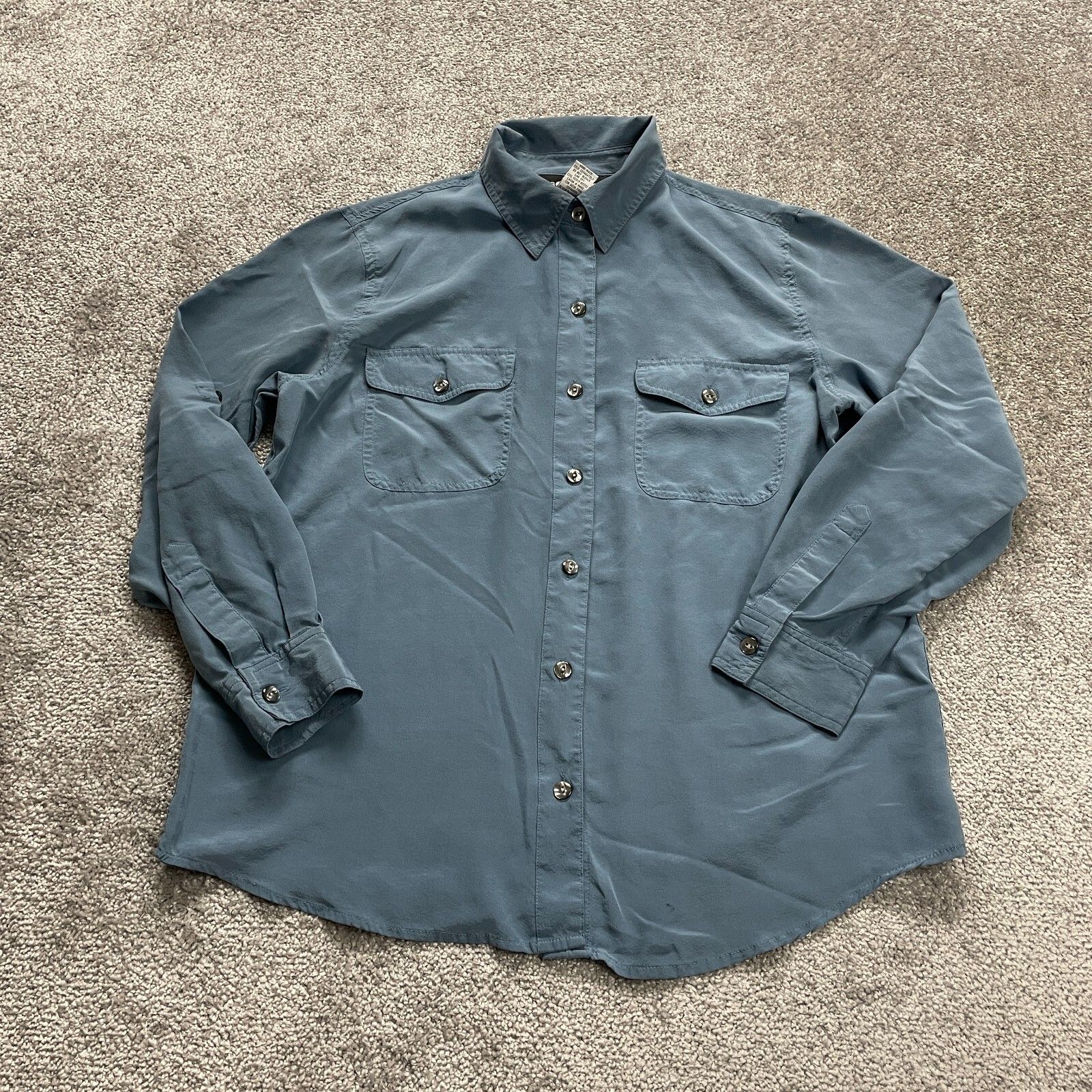 Sag Harbor Blouse Shirt Womens 10 Light Blue Button Up Collared Pockets Ladies